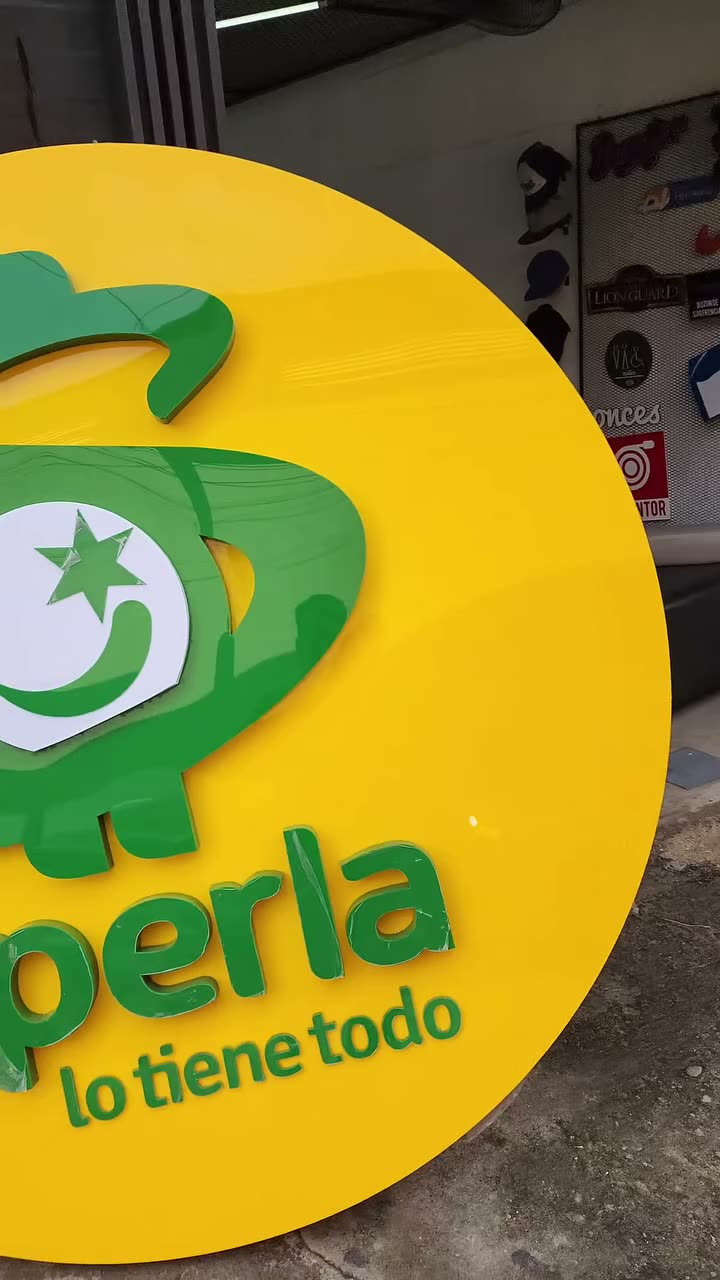 Aviso comercial circular en acrílico con alto relieve